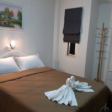 Baan Suan Geb Tawan Hotell Lop Buri Eksteriør bilde
