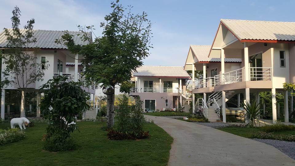 Baan Suan Geb Tawan Hotell Lop Buri Eksteriør bilde