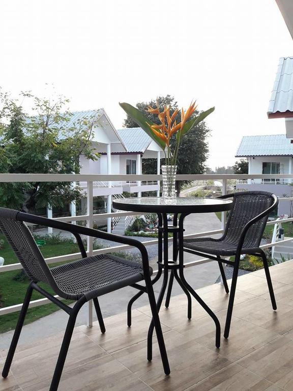 Baan Suan Geb Tawan Hotell Lop Buri Eksteriør bilde