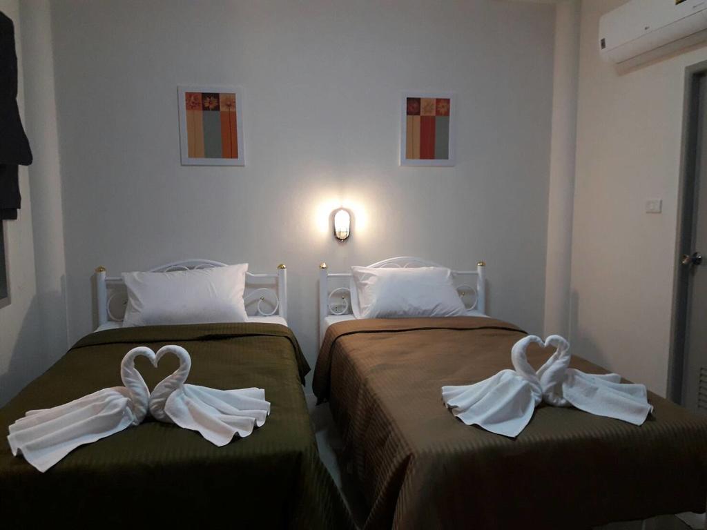 Baan Suan Geb Tawan Hotell Lop Buri Eksteriør bilde