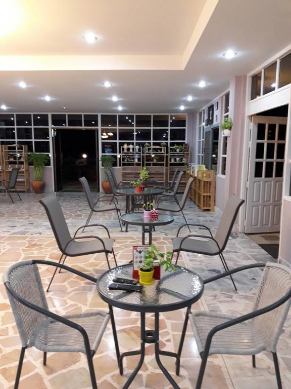 Baan Suan Geb Tawan Hotell Lop Buri Eksteriør bilde
