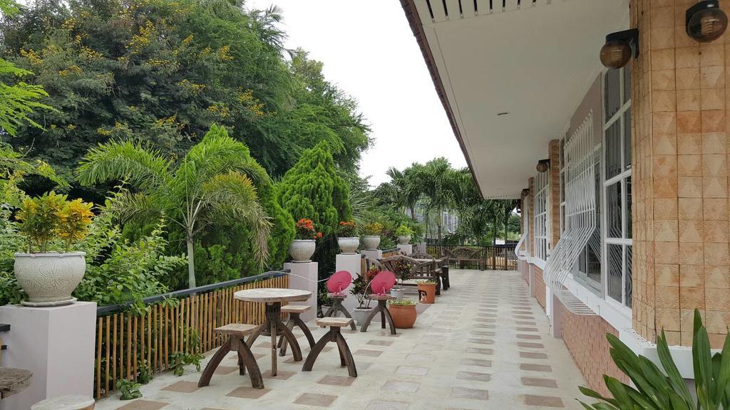 Baan Suan Geb Tawan Hotell Lop Buri Eksteriør bilde